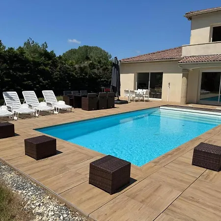 Hébergement de vacances Avec Piscine, A 5km De La
