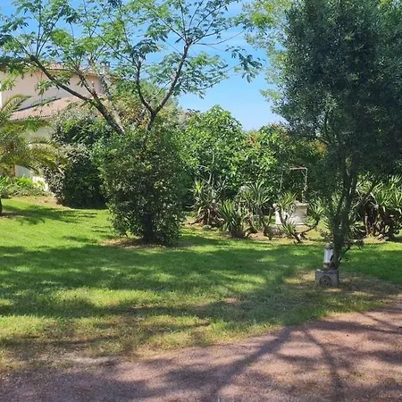 Avec Piscine, à 5km De La